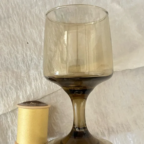 Elegant Amber Wine Glass - Picture 2 of 2